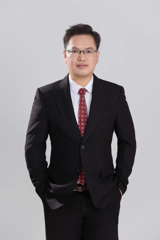 赖颖老师形象照