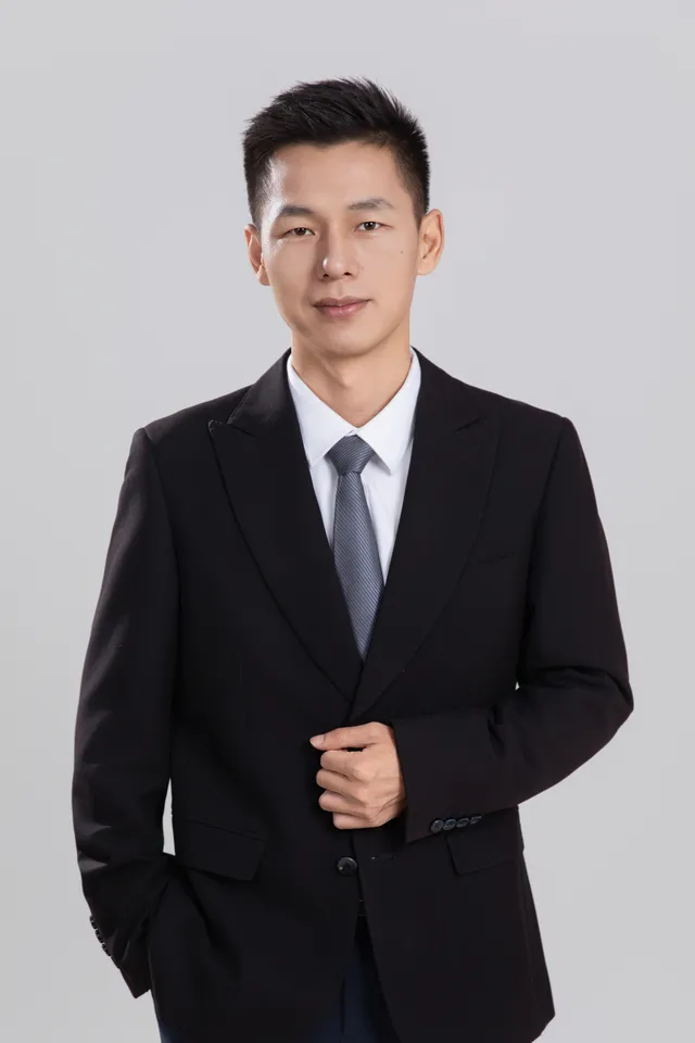 严行舟老师形象照